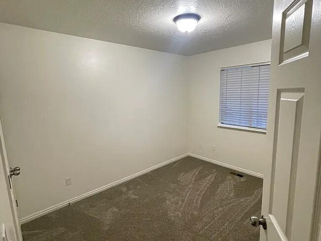 Building Photo - 1029 S Kingsbury Rd