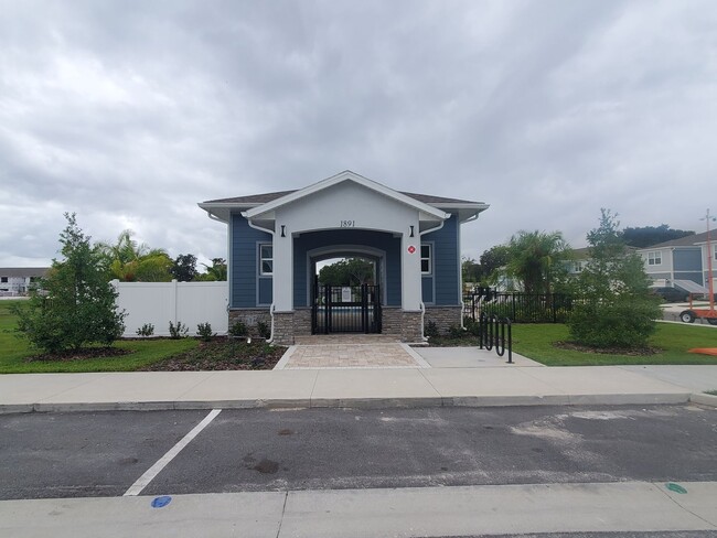 Building Photo - 3 Bedroom, 2.5 Bath Town Home with 1 Car Garage in Grayson Square!