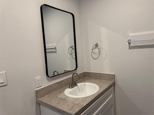 Building Photo - 412 S 6th St