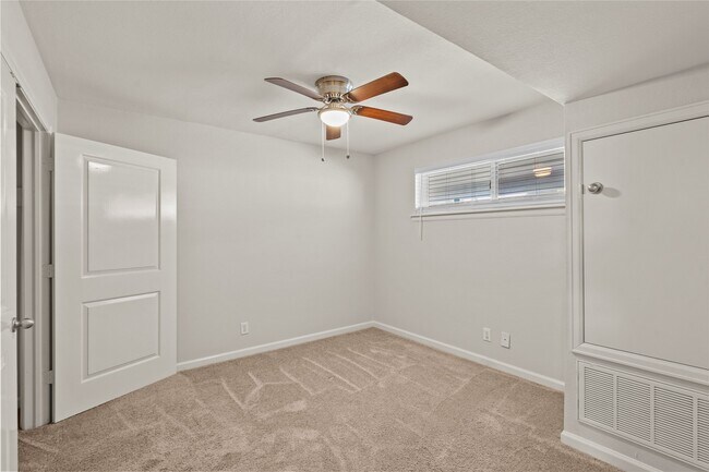 Building Photo - 102 The Strand