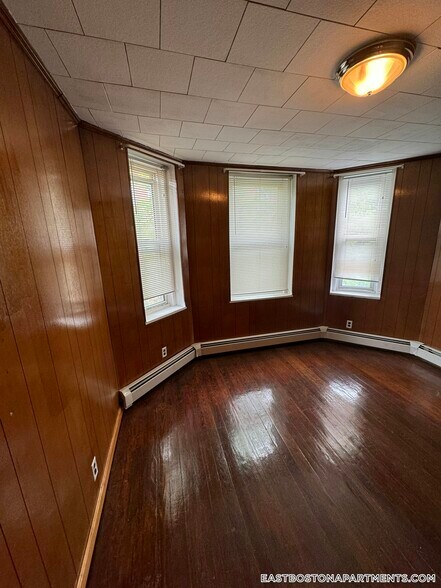 Building Photo - 165 Cottage St
