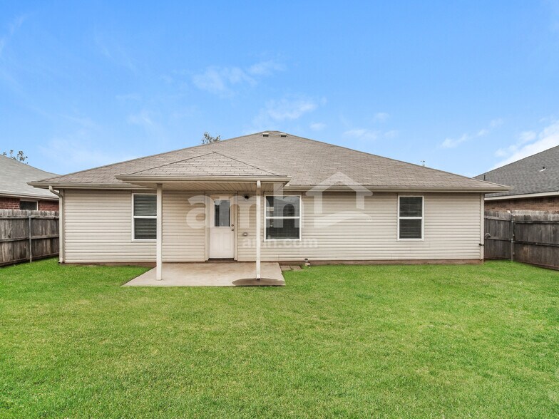 Building Photo - 11441 SW 25th Terrace