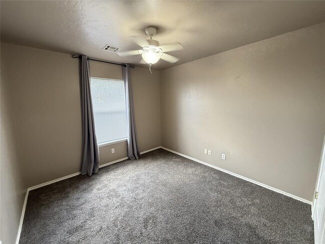 Building Photo - 13525 Bell Ave