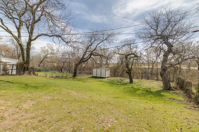 Building Photo - 2416 NW 40th St