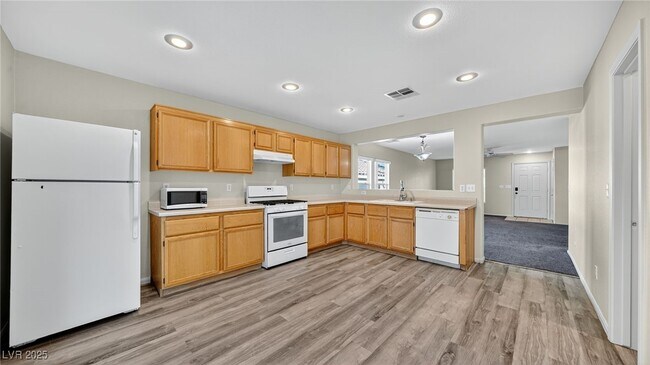 Building Photo - 10460 Wellington Manor Ave