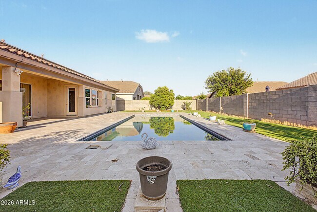 Building Photo - 8663 W Yukon Dr