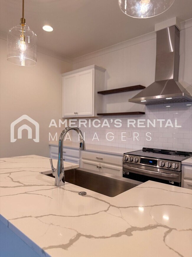 Building Photo - Home for Rent in Vestavia Hills, AL!!! Sig...