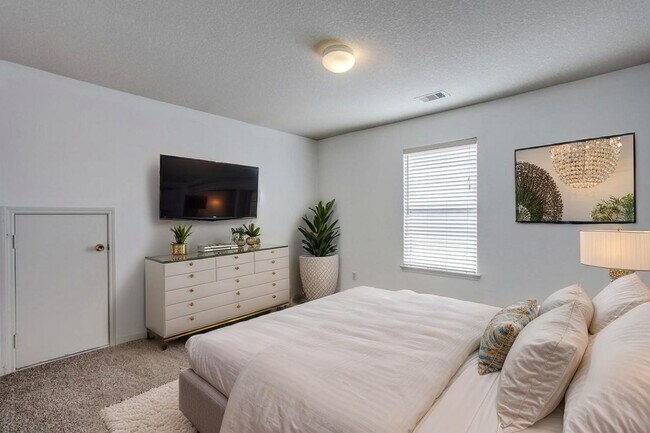 Building Photo - 9907 Valance Way