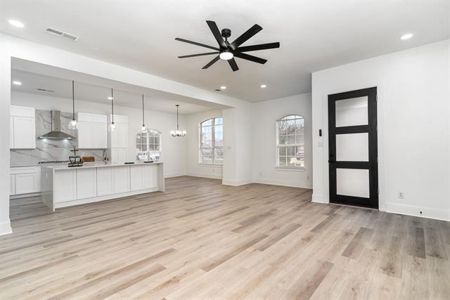 Building Photo - 2422 Vagas St