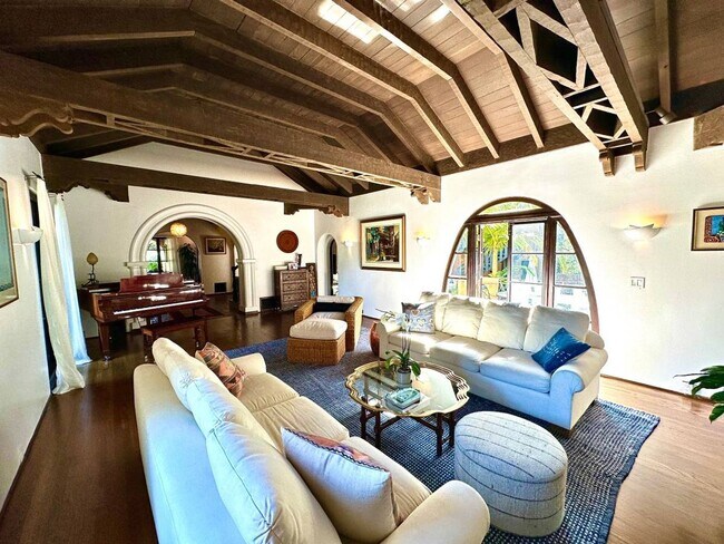 Building Photo - Custom Designer Mediterranean Style Home, 5 BR, 4.5 BA with Pool