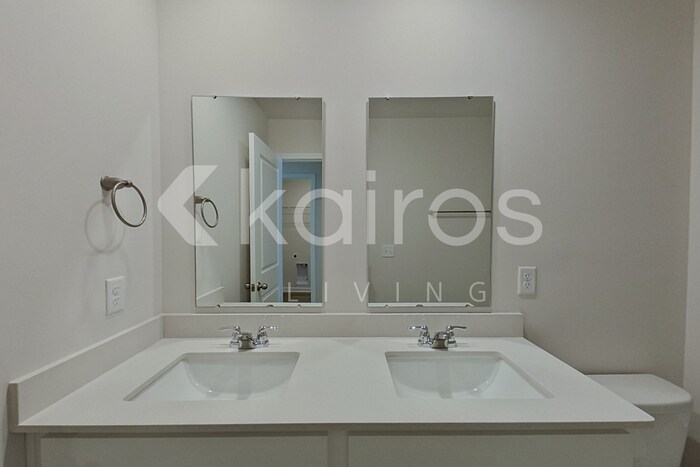 Building Photo - 126 Inez Ave