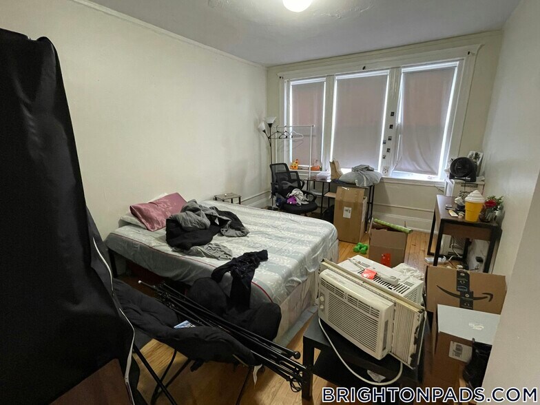 Building Photo - 127 Sutherland Rd