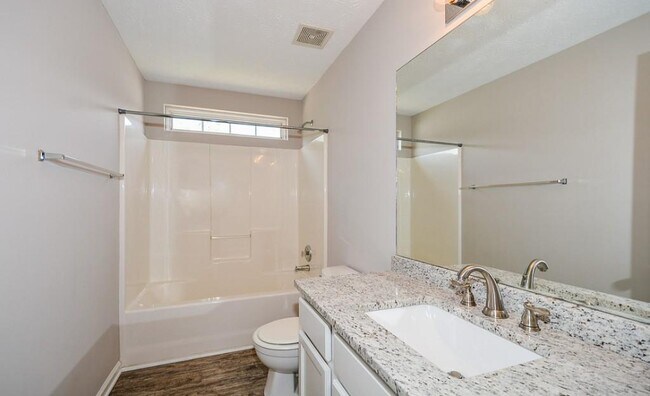 Building Photo - 612 Spanish Oak Dr