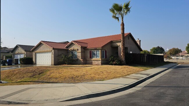 Building Photo - 4 Bed 2 Bath Home in SW
