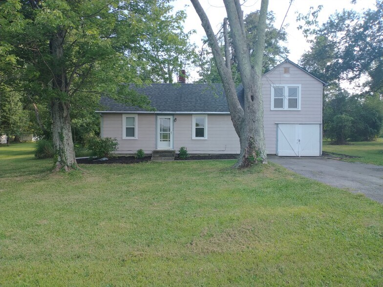 Spacious yard totaling .78 acres with mature trees. - 10106 Wingfield Rd