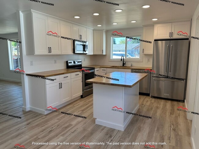 Building Photo - STATUS: AVAILABLE   | R293 | $2095.00