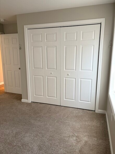 Building Photo - 598 Main St