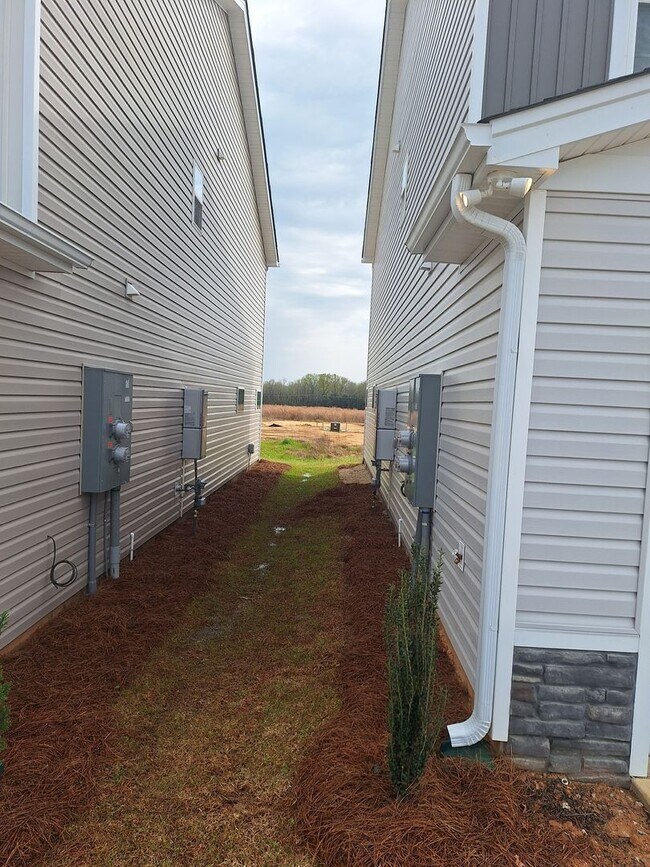 Building Photo - 725 Gatestone Ln