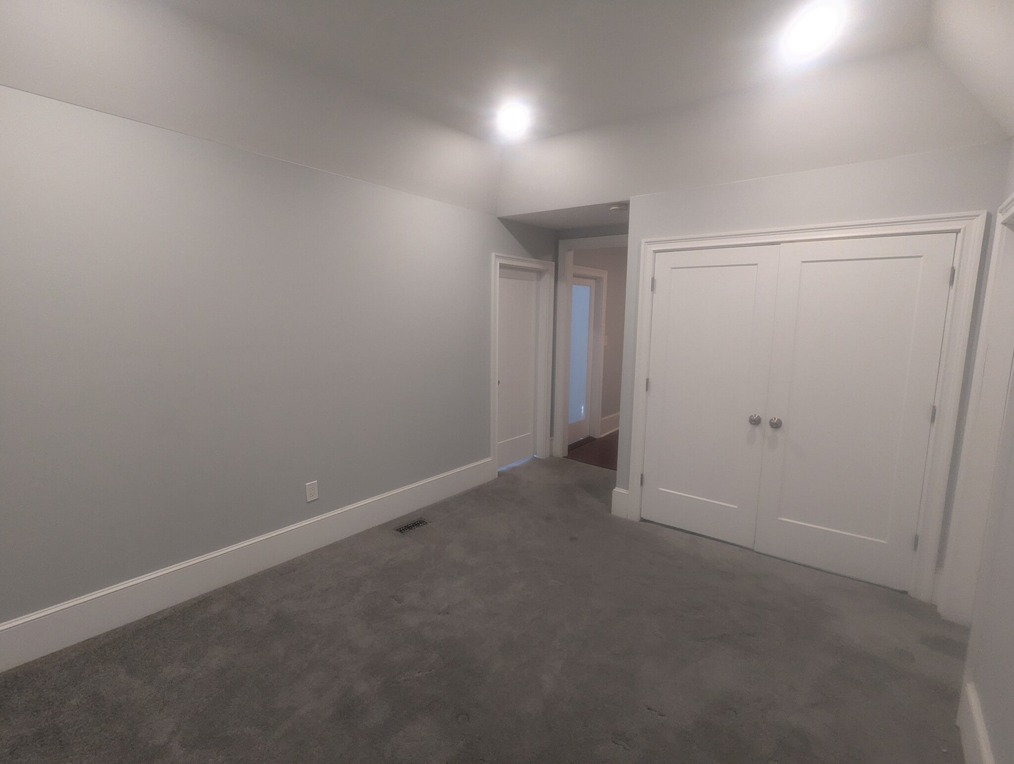 Den - 35 Clinton Ave