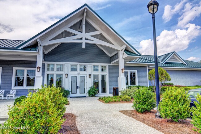Building Photo - 3253 Gardenwood Dr