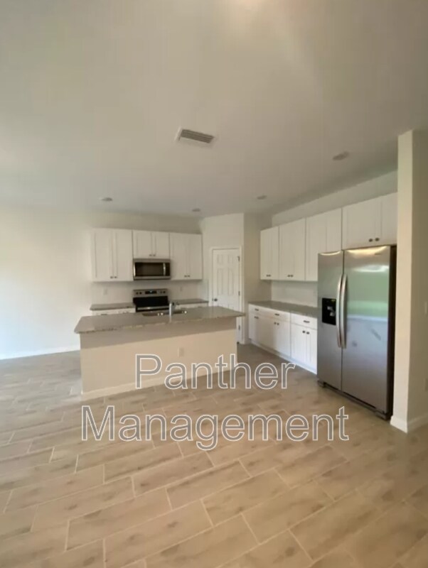 Building Photo - 1062 San Cristobal Ave