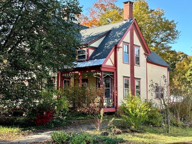 Building Photo - 527 Main St