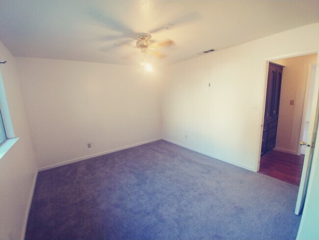 Building Photo - Spacious 3/2 in  Clovis