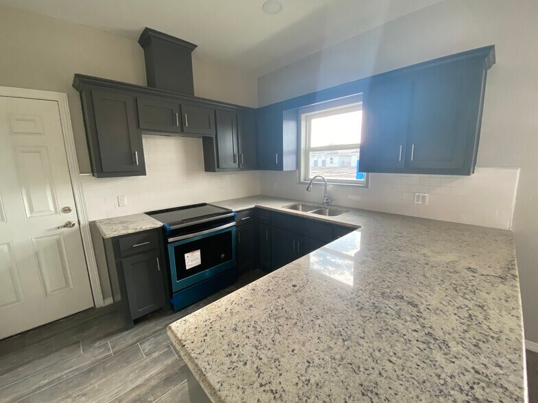 Building Photo - 4908 N Winona Dr