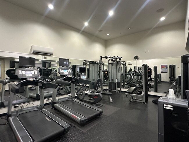Building Photo - Beautiful 1 Bedroom Apartment Downtown