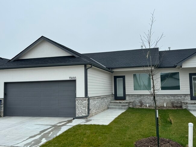 Building Photo - 15666 E 21st St N