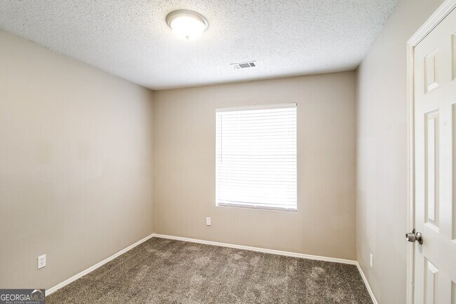 Building Photo - 1613 Picadilly Ct NE