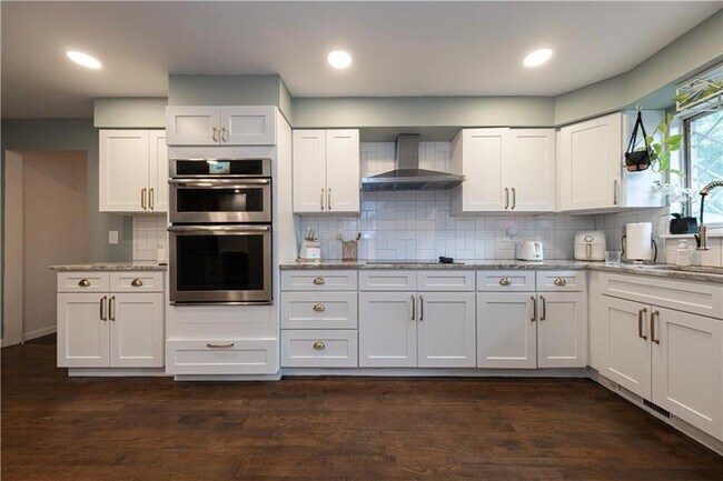 Building Photo - 109 Oak Ridge Dr