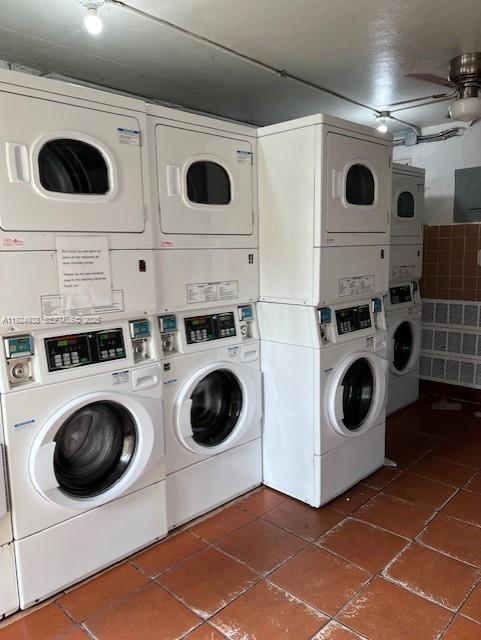 Building Photo - 241 S Royal Poinciana Blvd