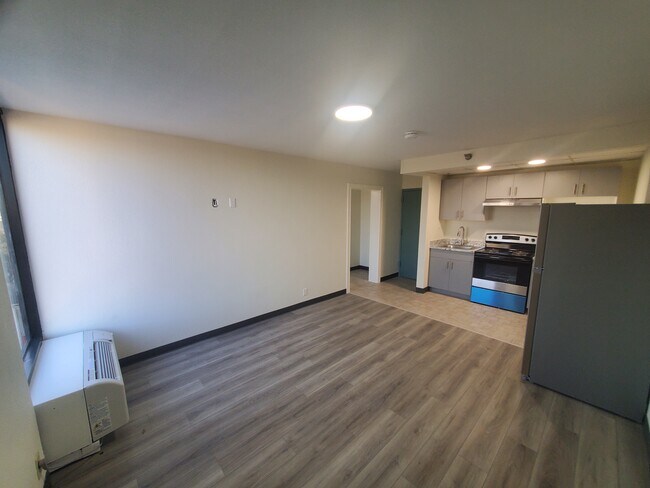 Building Photo - The 702