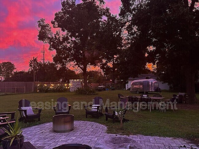 Building Photo - 823 Jordan St