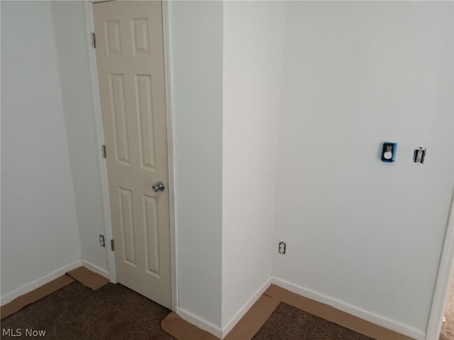 Building Photo - 137 Grove Dr