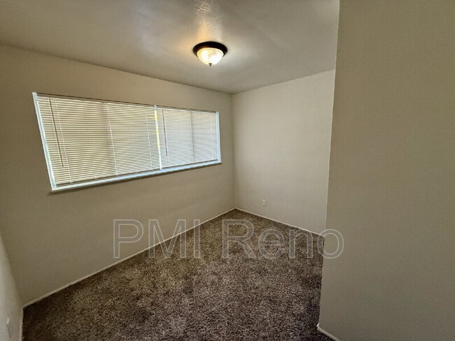 Building Photo - 790 Topaz Dr