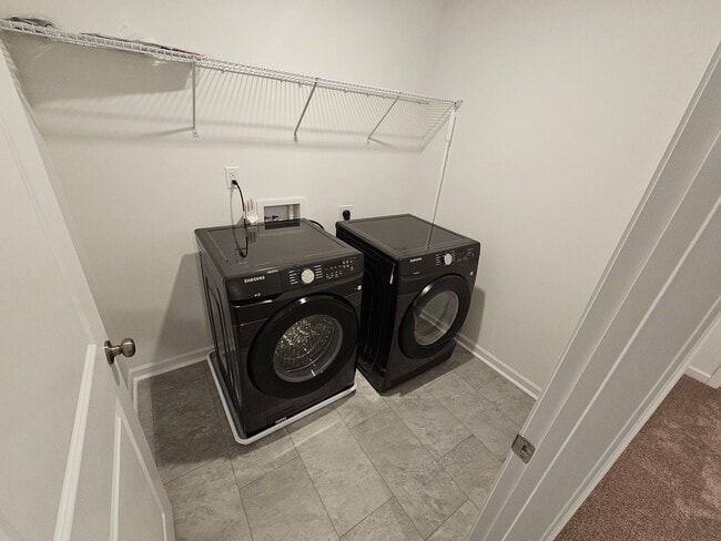 Building Photo - Townhome in great Concord community