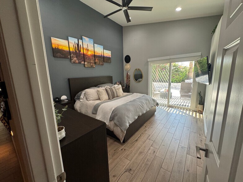 Building Photo - 9015 E Poinsettia Dr