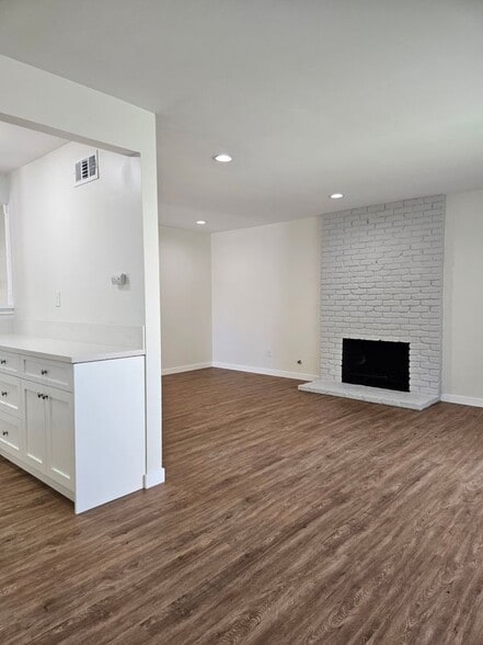 Building Photo - 24201 Ambassador Pl