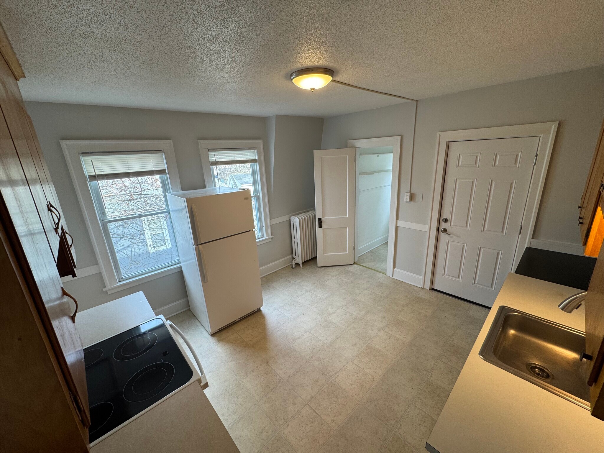 Kitchen - 34 Nesbit Ave