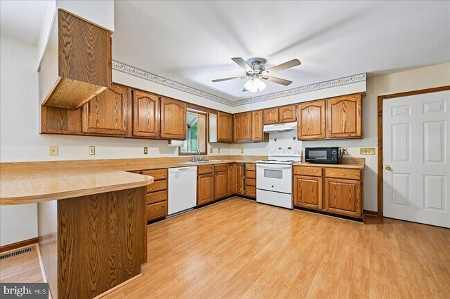 Building Photo - 13245 Croom Rd