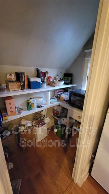 Building Photo - 617 E 8th St