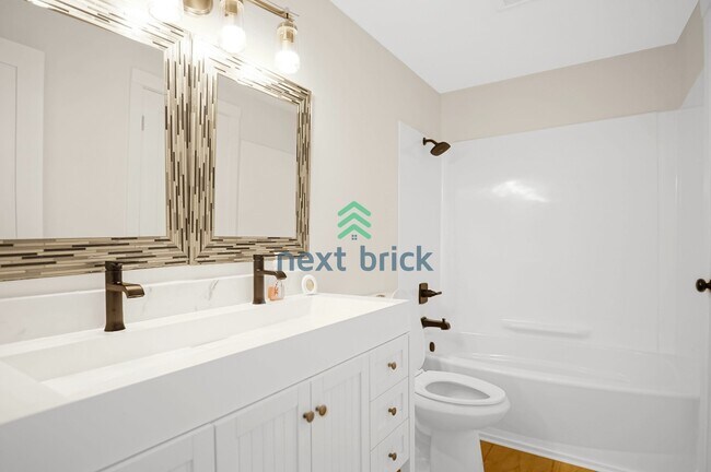 Building Photo - Charming 2 Bedroom 1 Bathroom Condo!