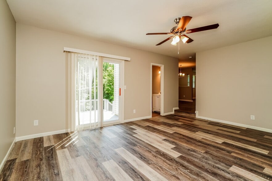 Building Photo - 8437 Papillon Ave