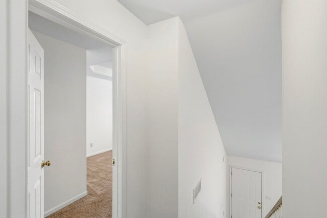 Building Photo - 5004-5006 Betty Jean Way