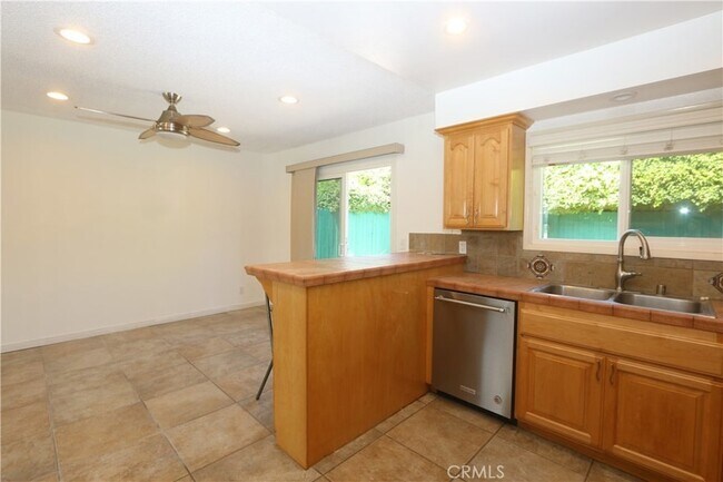 Building Photo - 16572 Patricia Ln