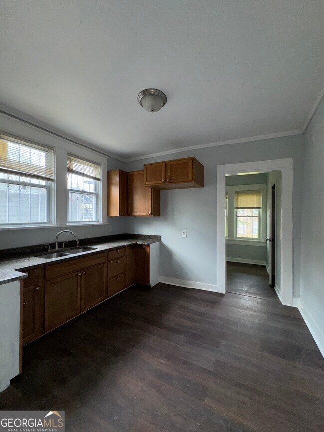 Building Photo - 1462 Lucile Ave SW