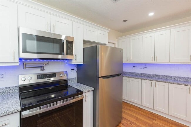 Building Photo - 2881 61st Ave N