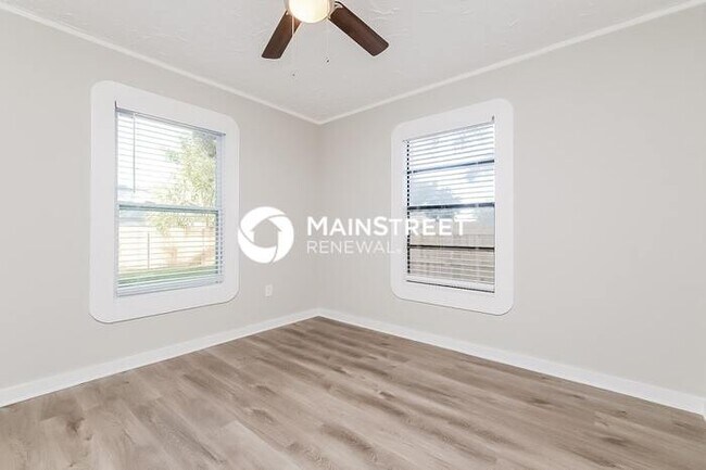 Building Photo - 3 Bedroom Pet-Friendly Home in ST PETERSBU...
